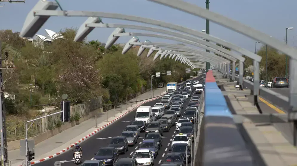 עומס תנועה בשדרות רוקח בתל אביב אחרי תאונת שרשרת. אפריל, 2011 עומס תנועה בשדרות רוקח בתל אביב אחרי תאונת שרשרת. אפריל, 2011