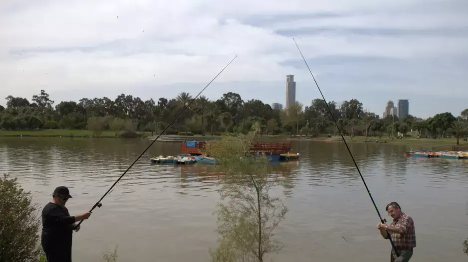 מטיילים פארק הירקון גני יהושע פסח 14 אפריל 2012 מטיילים פארק הירקון גני יהושע פסח 14 אפריל 2012