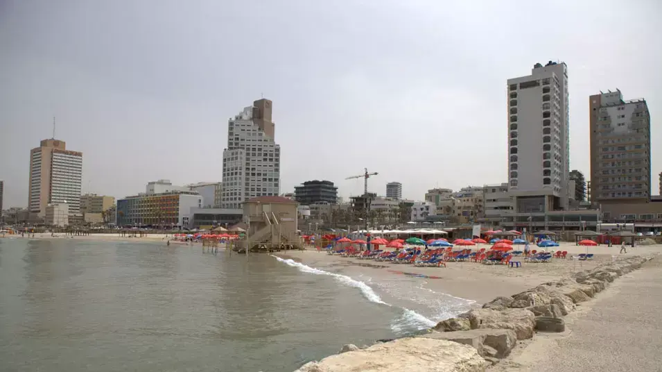 חוף ים בתל אביב, אפריל 2012 חוף ים בתל אביב, אפריל 2012