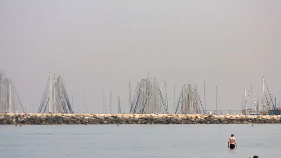 חוף ים בתל אביב, אפריל 2012 חוף ים בתל אביב, אפריל 2012