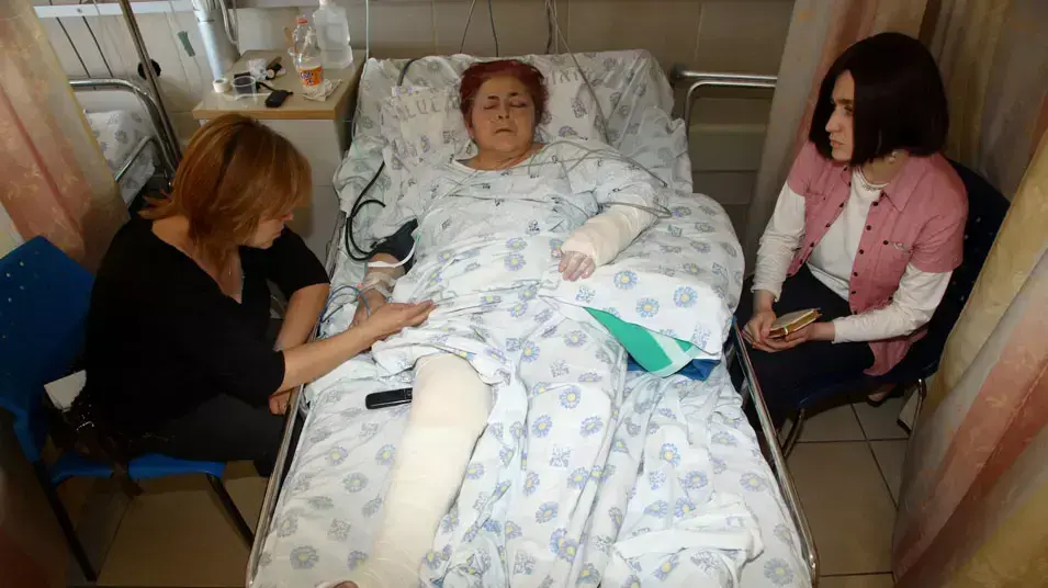 פאניה פייזילברג ובתה לריסה גולדנברג שנפצעו קשה בתאונה בחיפה פאניה פייזילברג ובתה לריסה גולדנברג שנפצעו קשה בתאונה בחיפה