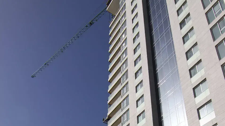 מנקה חלונות נפל מבניין , אפריל 2012 מנקה חלונות נפל מבניין , אפריל 2012