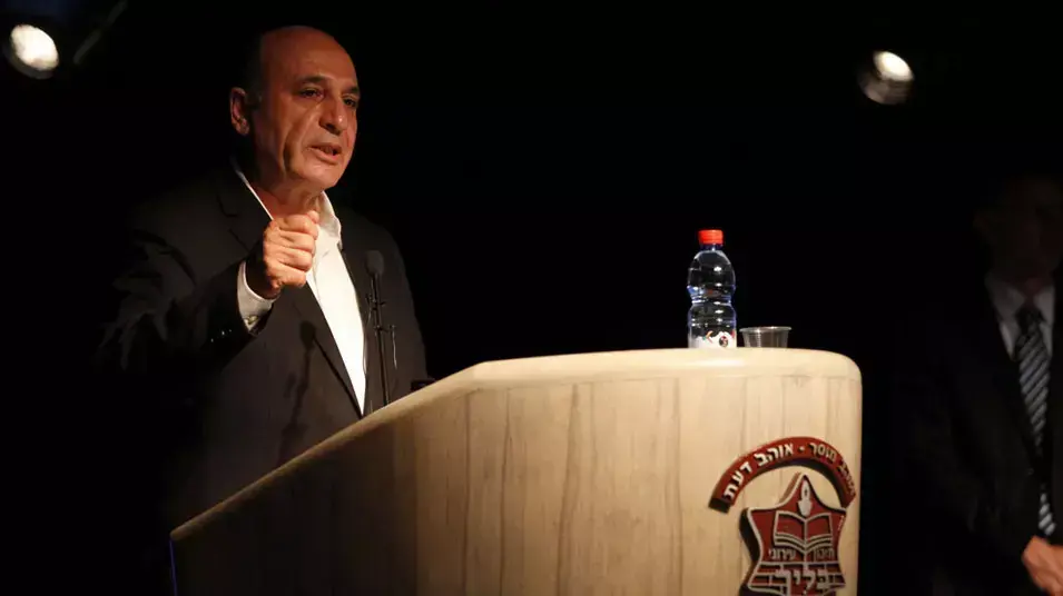 יו"ר קדימה שאול מופז מדבר בבית ספר תיכון בליך לתלמידי יב, אפריל 2012 יו"ר קדימה שאול מופז מדבר בבית ספר תיכון בליך לתלמידי יב, אפריל 2012