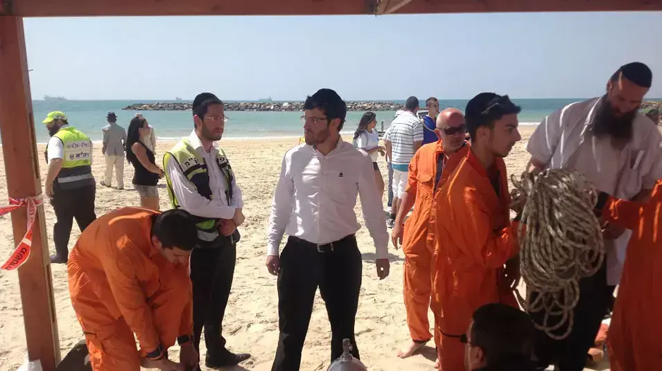 חיפושים אחר ילד בן 10 שטבע בחוף באשקלון, אפריל 2012 חיפושים אחר ילד בן 10 שטבע בחוף באשקלון, אפריל 2012