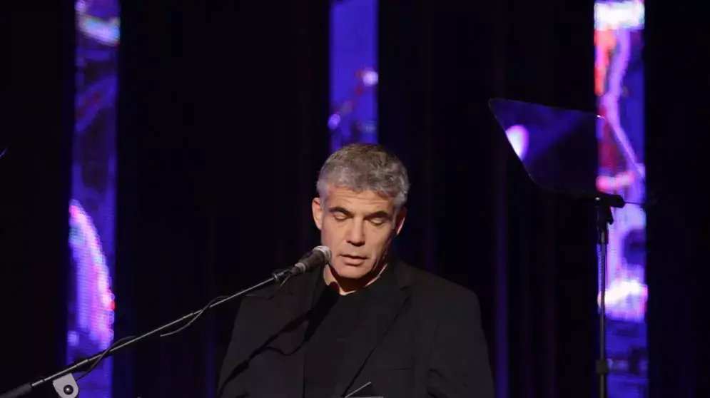 יאיר לפיד בטקס "שירים בכיכר" יאיר לפיד בטקס "שירים בכיכר"