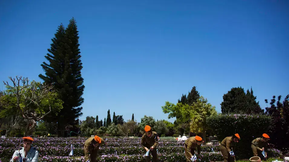 יום הזיכרון לחללי מערכות ישראל, בית העלמין הצבאי בקריית שאול יום הזיכרון לחללי מערכות ישראל, בית העלמין הצבאי בקריית שאול