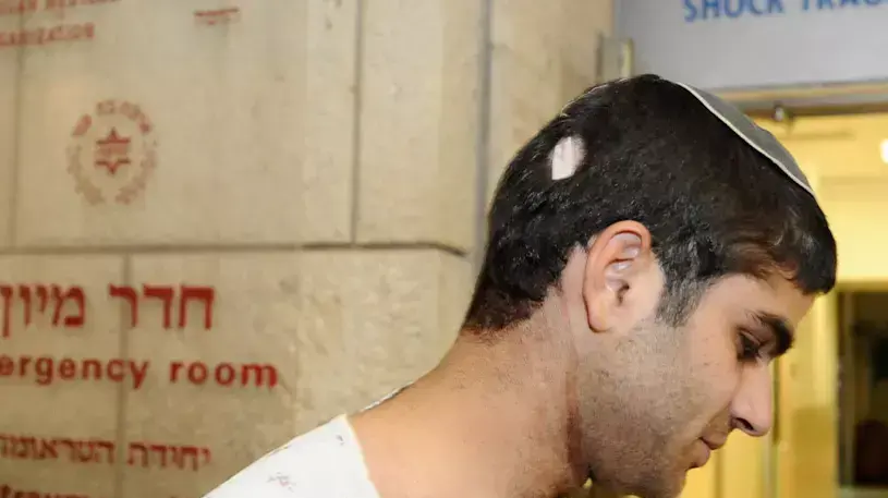 משפחה יהודית הותקפה על ידי ערבים בירושלים, אפריל 2012 משפחה יהודית הותקפה על ידי ערבים בירושלים, אפריל 2012