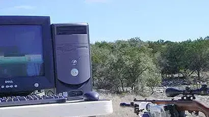 מתכן מיוחד המאפשר צייד דרך המחשב