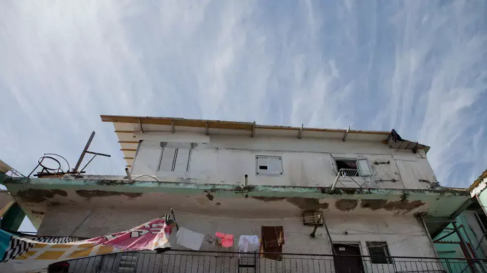 זריקת בקבוק תבערה על בית של פליטים בשכונת התקווה זריקת בקבוק תבערה על בית של פליטים בשכונת התקווה