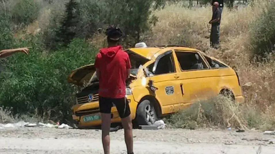 מונית פלסטינית התהפכה בדרך למעלה אדומים, מאי 2012 מונית פלסטינית התהפכה בדרך למעלה אדומים, מאי 2012