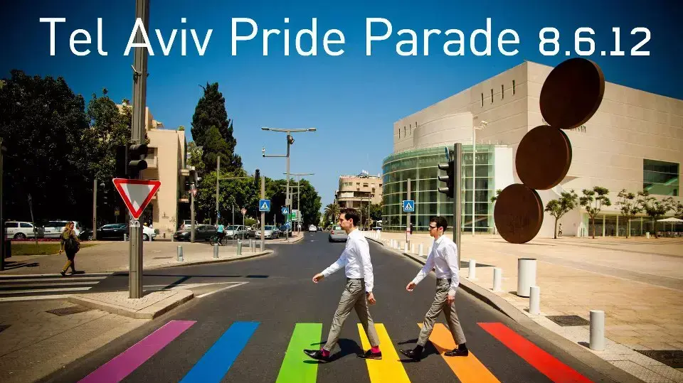 מעבר חצייה בצבעי הגאווה נגד ההומופוביה, תל אביב, מאי 2012 מעבר חצייה בצבעי הגאווה נגד ההומופוביה, תל אביב, מאי 2012
