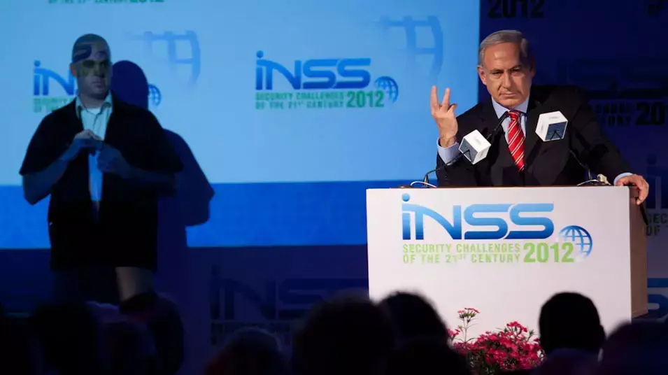 ראש הממשלה בנימין נתניהו בכנס של המכון למחקרי ביטחון לאומי, מאי 2012 ראש הממשלה בנימין נתניהו בכנס של המכון למחקרי ביטחון לאומי, מאי 2012