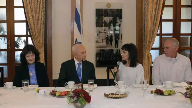 נשיא המדינה, שמעון פרס במפגש עם נציגי המשפחות השכולות, יוני 2012 נשיא המדינה, שמעון פרס במפגש עם נציגי המשפחות השכולות, יוני 2012