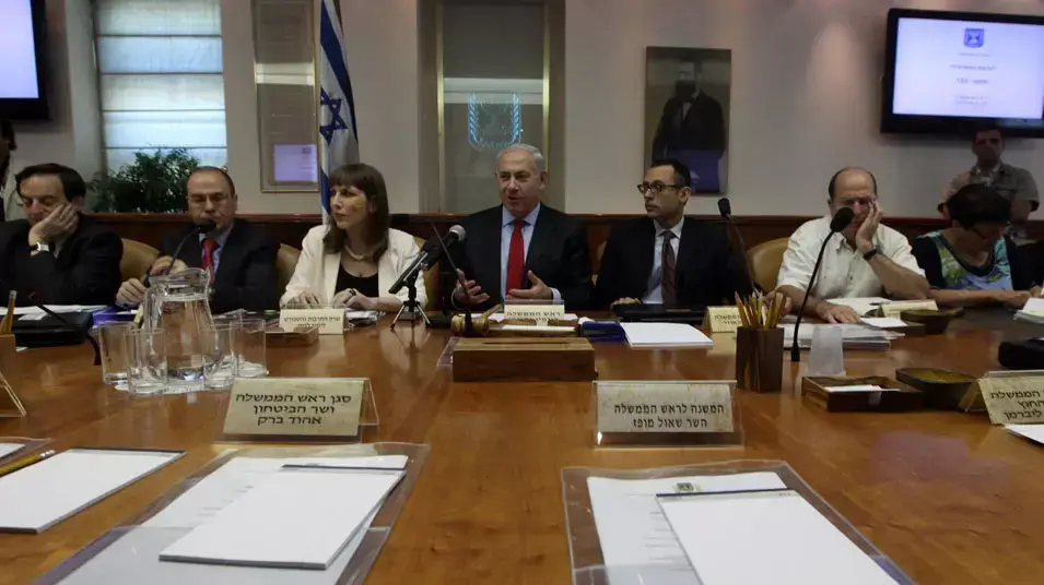 ראש הממשלה בנימין נתניהו בישיבת ממשלה , יוני 2012 ראש הממשלה בנימין נתניהו בישיבת ממשלה , יוני 2012