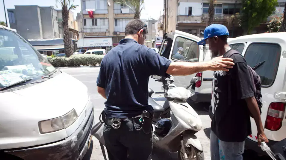 זרים שנעצרו בפשיטה של רשות האוכלוסין הבוקר זרים שנעצרו בפשיטה של רשות האוכלוסין הבוקר