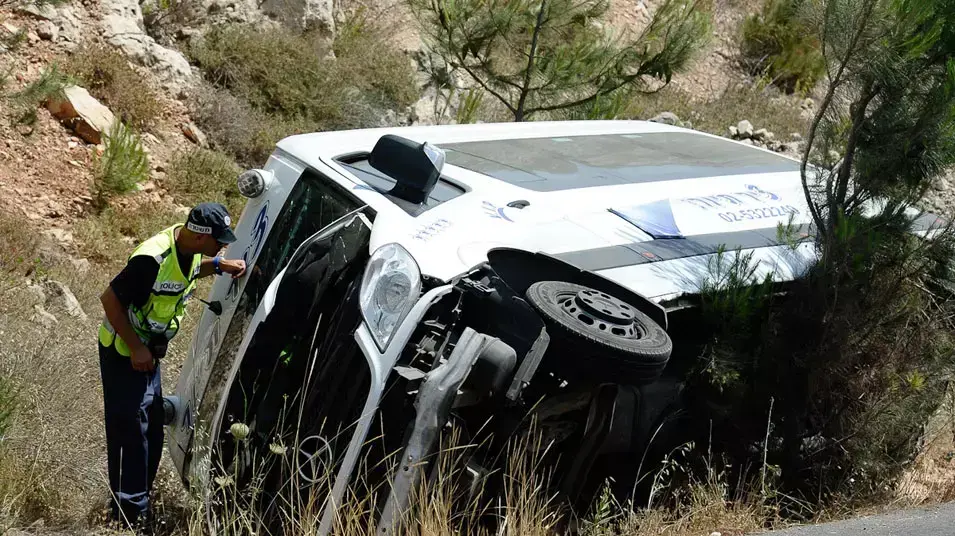 מיניבוס ובו חיילי צה"ל התהפך סמוך לירושלים מיניבוס ובו חיילי צה"ל התהפך סמוך לירושלים