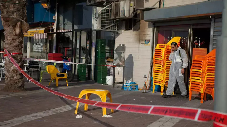 צעיר בן 22 נדקר בראשון לציון, שלושה קטינים נעצרו, יוני 2012 צעיר בן 22 נדקר בראשון לציון, שלושה קטינים נעצרו, יוני 2012