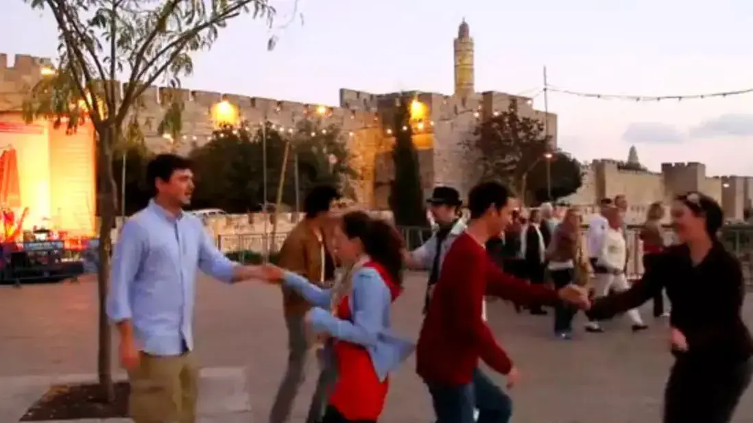 קליפ ריקודים מסביב לעולם
