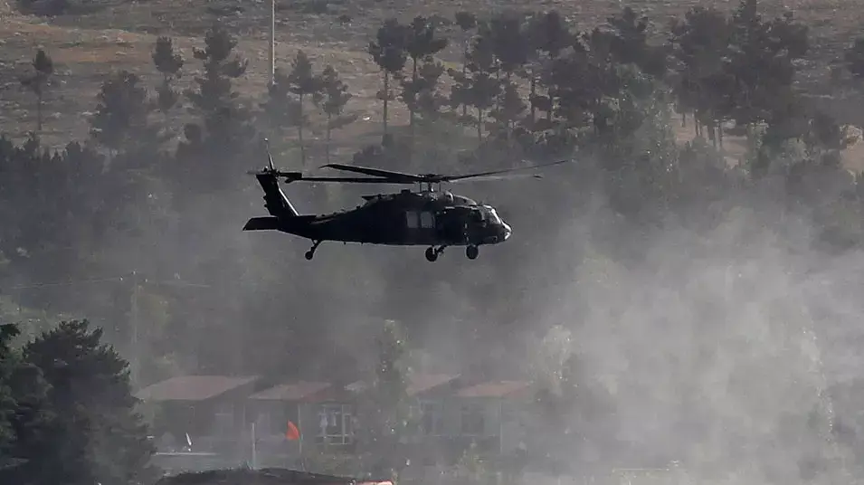 מסוק חג מעל המלון ליד קבול בו הוחזקו בני ערובה מסוק חג מעל המלון ליד קבול בו הוחזקו בני ערובה