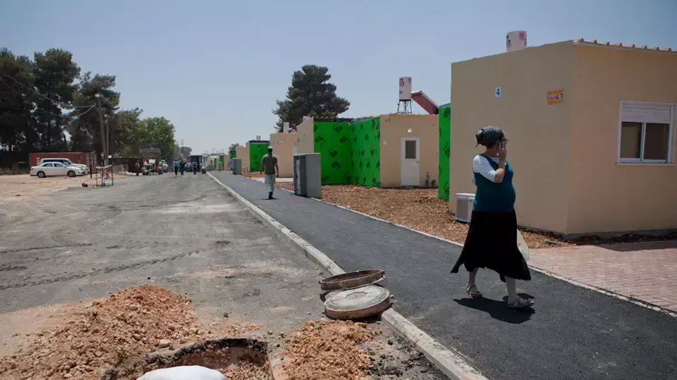 הקרווילות בשכונה החדשה של מפוני האולפנה, יוני 2012 הקרווילות בשכונה החדשה של מפוני האולפנה, יוני 2012