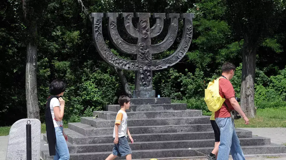 מנורה ביער באבי יאר אוקראינה מנורה ביער באבי יאר אוקראינה