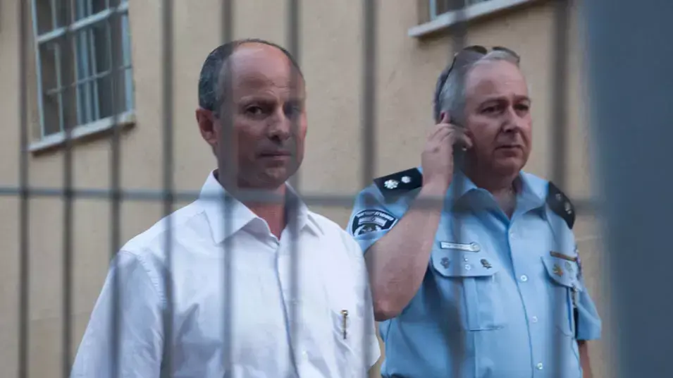 ראש עיריית עפולה, אבי אלקבץ, נעצר בחשד לקבלת שוחד, יולי 2012 ראש עיריית עפולה, אבי אלקבץ, נעצר בחשד לקבלת שוחד, יולי 2012