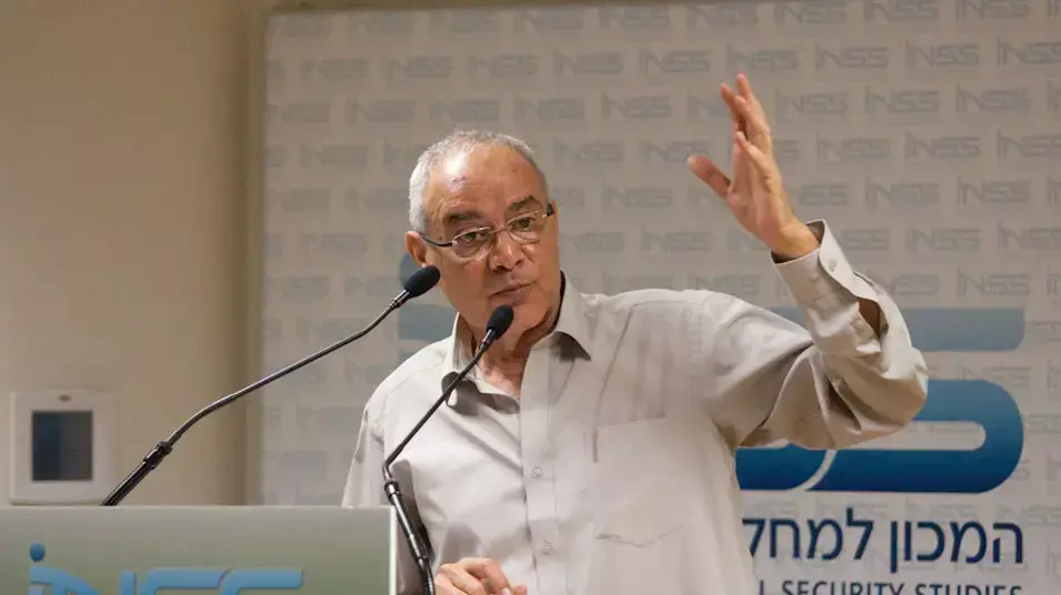 דן חלוץ בכנס מליאת שש שנים למלחמת לבנון השנייה במכון למחקרי ביטחון לאומי, יולי 2012