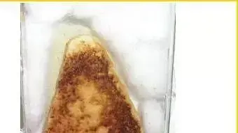 כריך גבינה בן עשר בדמות הבתולה מריה ( מתוך האתר golden palace ) כריך גבינה בן עשר בדמות הבתולה מריה ( מתוך האתר golden palace )