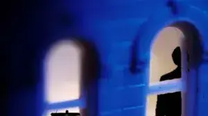 מתבצר עם בלון גז ( אילוסטרציה ) מתבצר עם בלון גז ( אילוסטרציה )