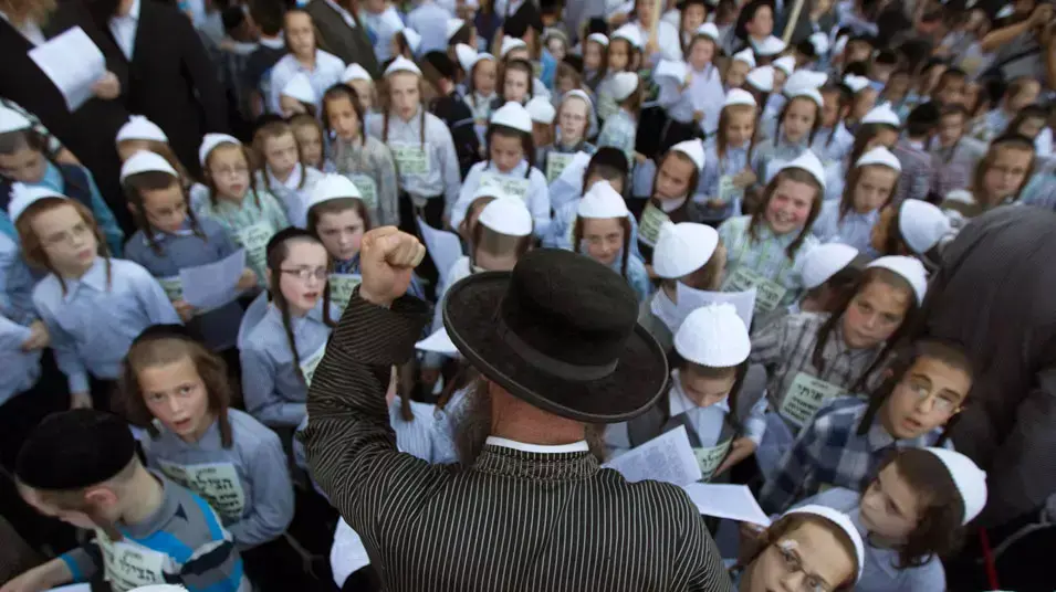 חרדים מפגינים בשכונת מאה שערים בירושלים נגד חוק הגיוס. יולי 2012 חרדים מפגינים בשכונת מאה שערים בירושלים נגד חוק הגיוס. יולי 2012