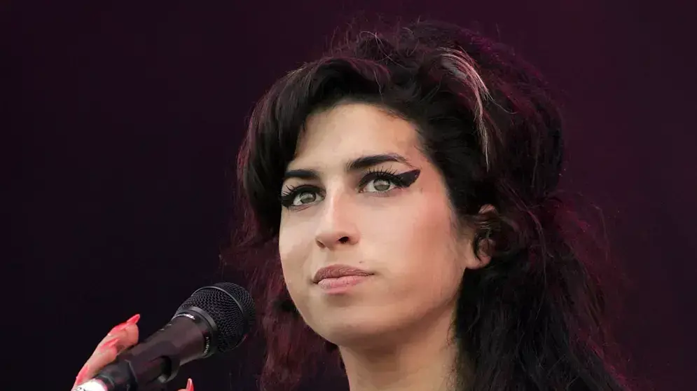 יקימו אותה מן המתים? איימי וויינהאוס יקימו אותה מן המתים? איימי וויינהאוס