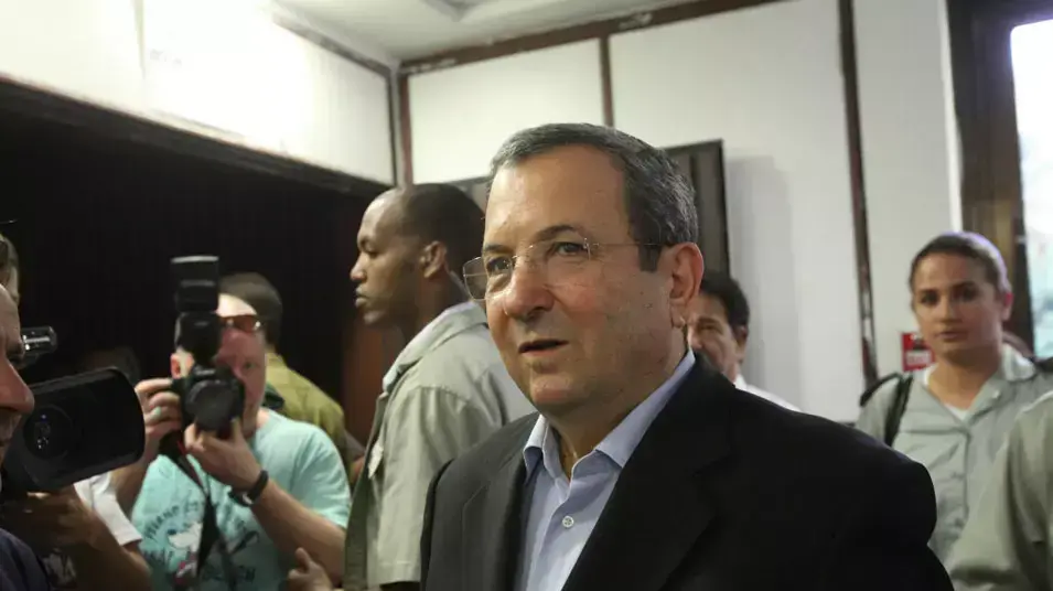 שר הביטחון אהוד ברק בטקס סיום קורס המכללה לביטחון לאומי בגלילות, יולי 2012 שר הביטחון אהוד ברק בטקס סיום קורס המכללה לביטחון לאומי בגלילות, יולי 2012
