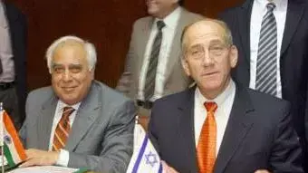 השר אולמרט בהודו ( צילום ששון תירם ) השר אולמרט בהודו ( צילום ששון תירם )