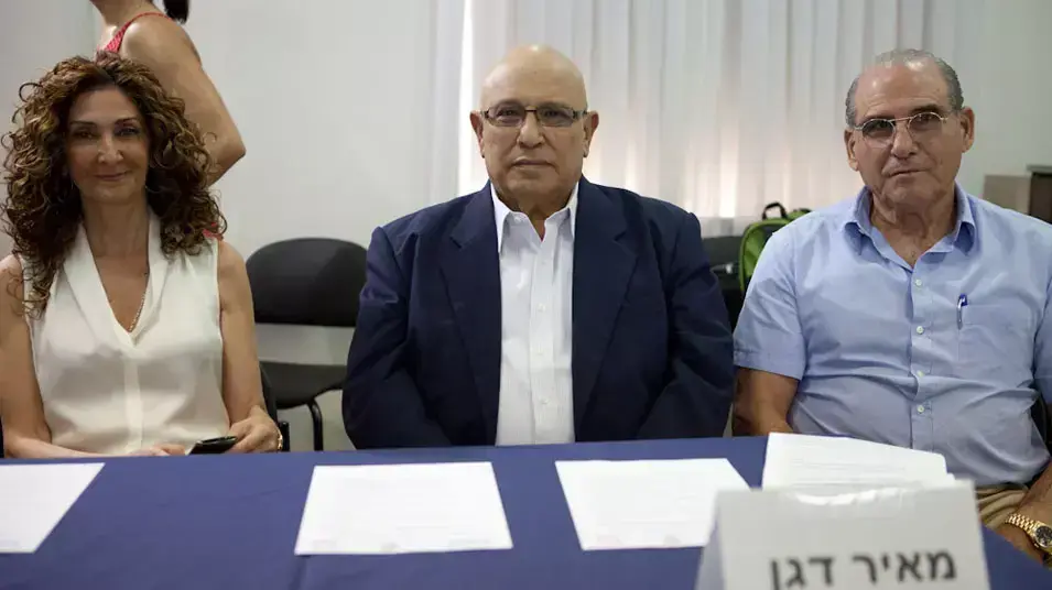מאיר דגן נואם בבית סוקלוב,יולי 2012 מאיר דגן נואם בבית סוקלוב,יולי 2012
