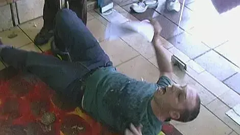 נגד אכילת בשר במסעדת מקדונלדס נגד אכילת בשר במסעדת מקדונלדס