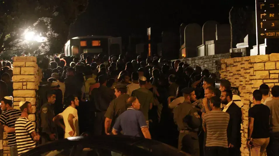 הלוויתו של שוטר מג"ב, חיים חלסצי, בבית העלמין הצבאי בנתניה. 9 באוגוסט 2012 הלוויתו של שוטר מג"ב, חיים חלסצי, בבית העלמין הצבאי בנתניה. 9 באוגוסט 2012