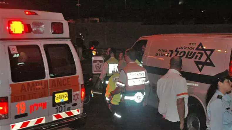 תאונת דרכים קטלנית הולך רגל נהרג מפגיעת אמבולנס בכביש 44 סמוך לצומת אזור נובמבר 2009 תאונת דרכים קטלנית הולך רגל נהרג מפגיעת אמבולנס בכביש 44 סמוך לצומת אזור נובמבר 2009