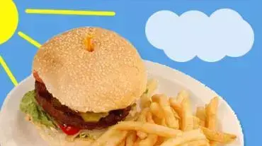 המבורגר וציפס אילוסטרצית ארוחת ילדים המבורגר וציפס אילוסטרצית ארוחת ילדים