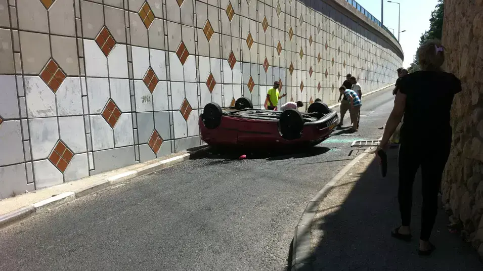 רכב נפל בגשר בחיפה, ספטמבר 2012 רכב נפל בגשר בחיפה, ספטמבר 2012