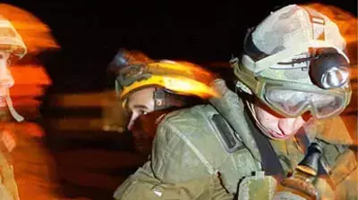 אילוסטרציה חייל שותה אלכוהול אילוסטרציה חייל שותה אלכוהול