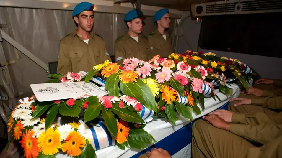 רב"ט נתנאל יהלומי, שנהרג בתקרית ירי בגבול מצרים, הובא למנוחות בבית העלמין הצבאי במודיעין,ספטמבר 2012 רב"ט נתנאל יהלומי, שנהרג בתקרית ירי בגבול מצרים, הובא למנוחות בבית העלמין הצבאי במודיעין,ספטמבר 2012