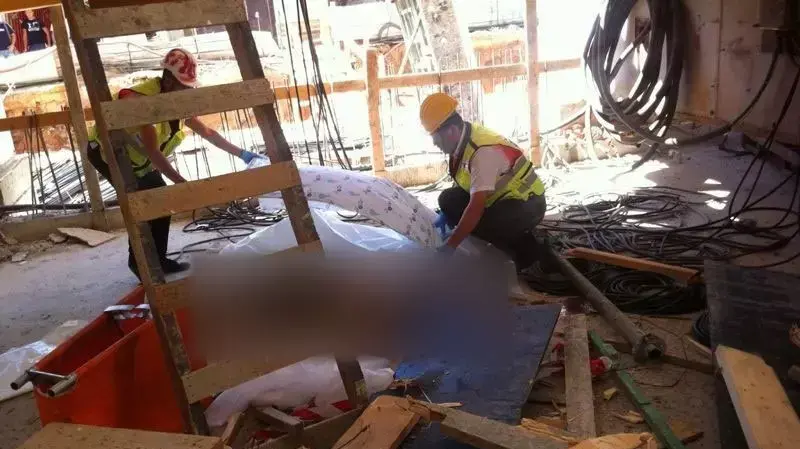 פועל נפל מגובה של כ-20 מטרים מבניין בפתח תקווה, ספטמבר 2012 פועל נפל מגובה של כ-20 מטרים מבניין בפתח תקווה, ספטמבר 2012