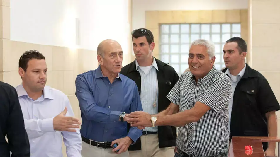 ראש הממשלה לשעבר אהוד אולמרט בגזר הדין בפרשת מרכז ההשקעות, ספטמבר 2012 ראש הממשלה לשעבר אהוד אולמרט בגזר הדין בפרשת מרכז ההשקעות, ספטמבר 2012