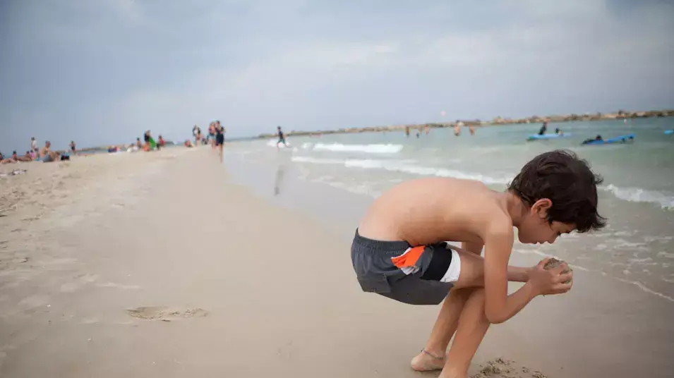 גשם בחג סוכות בחוף הים בתל אביב גשם בחג סוכות בחוף הים בתל אביב