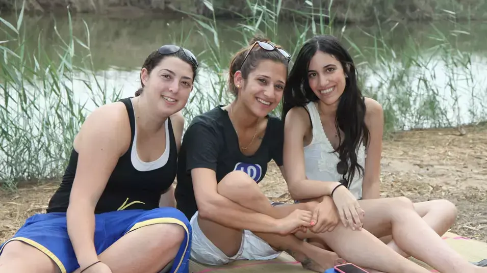 מטיילים בחג סוכות בנחל אלכסנדר מטיילים בחג סוכות בנחל אלכסנדר