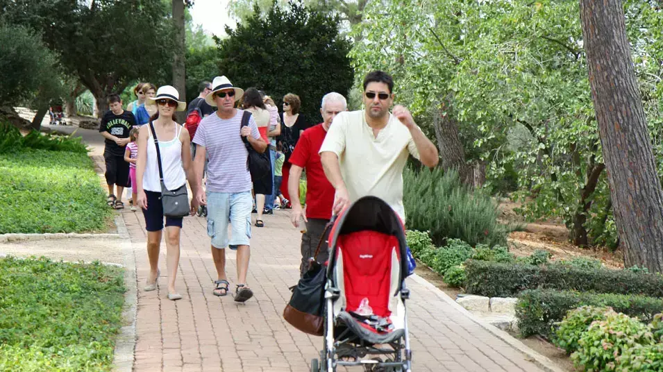 מטיילים ברמת הנדיב בשמחת תורה, אוקטובר 2012 מטיילים ברמת הנדיב בשמחת תורה, אוקטובר 2012