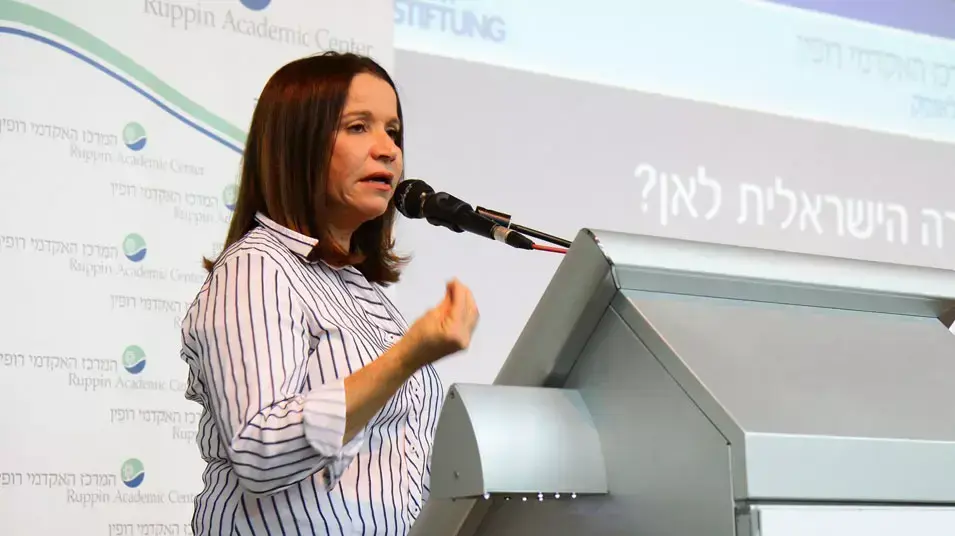 שלי יחימוביץ' בכנס בנושא תפיסת הסולידריות החברתית בישראל שלי יחימוביץ' בכנס בנושא תפיסת הסולידריות החברתית בישראל