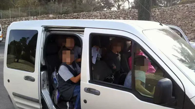 תושבת מזרח ירושלים נתפסה כשברכבה 17 ילדים , אוקטובר תושבת מזרח ירושלים נתפסה כשברכבה 17 ילדים , אוקטובר