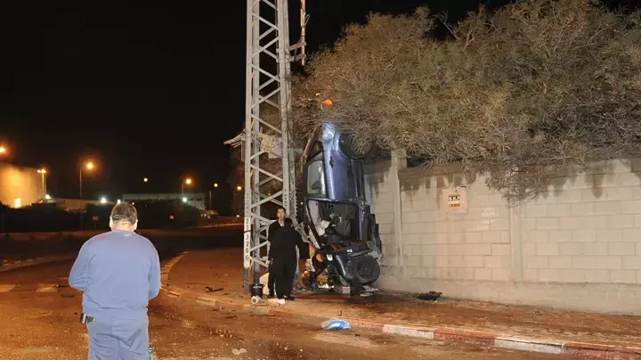 צעיר נהרג לאחר שהתנגש בעמוד חשמל באשקלון