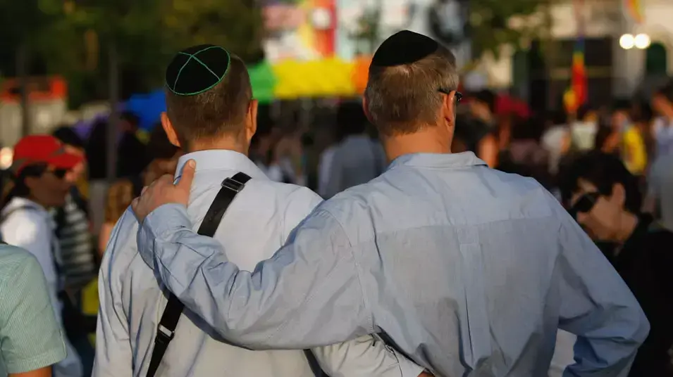 זוג גברים דתיים במצעד הגאווה בירושלים. יוני 2009 זוג גברים דתיים במצעד הגאווה בירושלים. יוני 2009